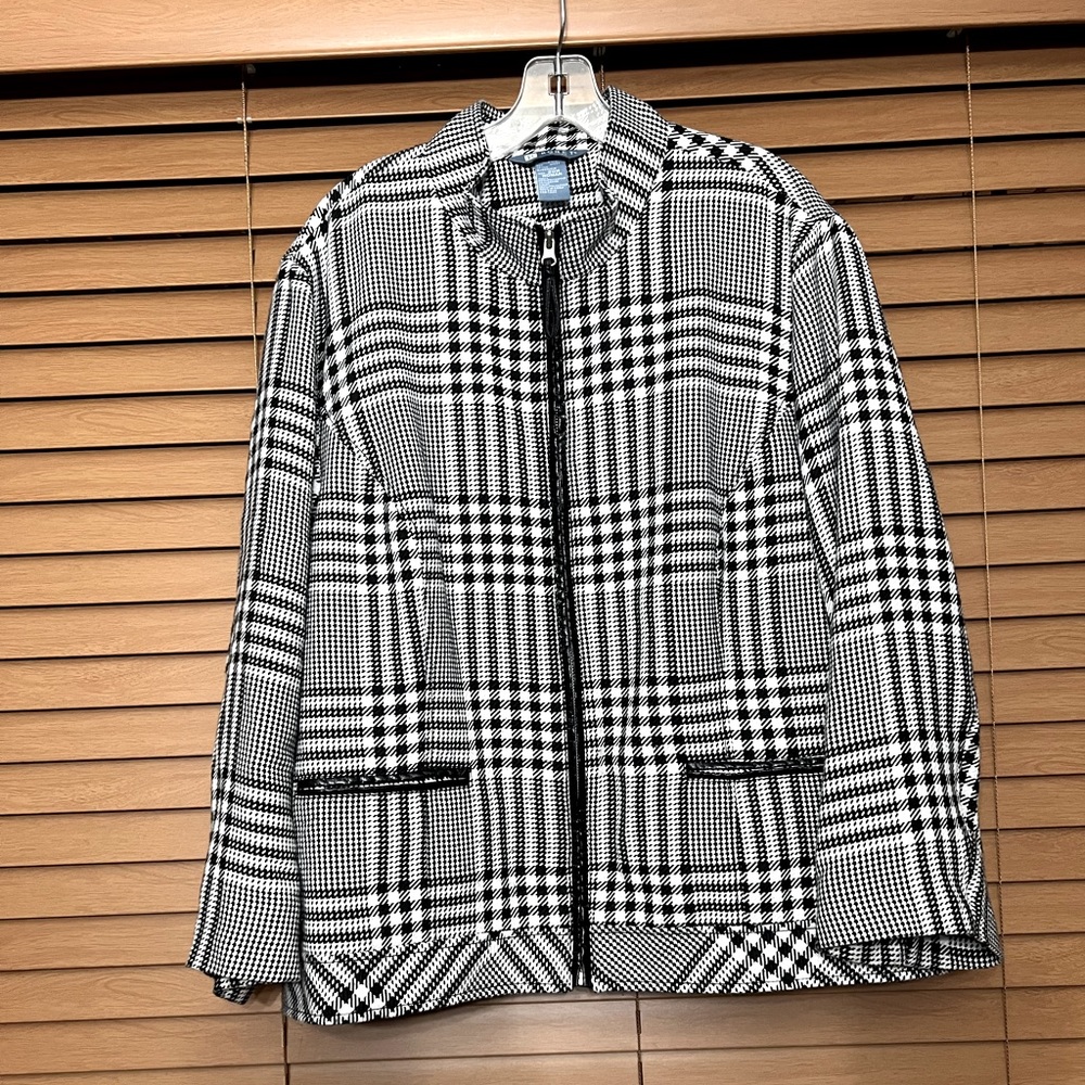 Koret woman Size 20W  Front Zip Satin Lining Black/White Plaid Jacket